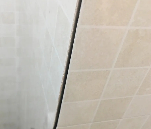 细河瓷砖空鼓维修公司分享阳台瓷砖脱落的修复过程可以分为以下几个步骤